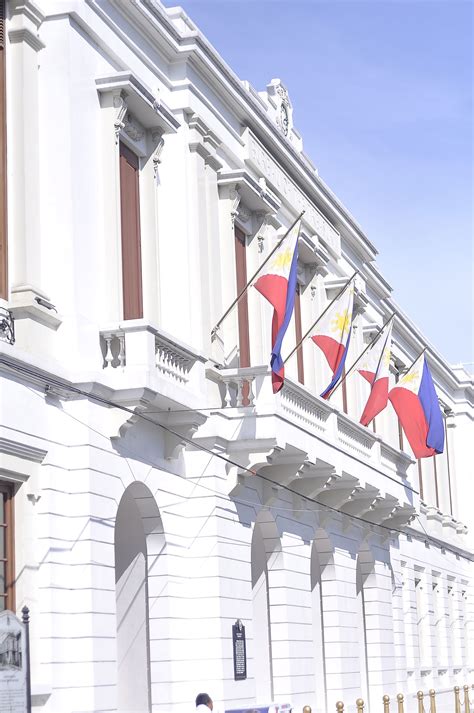 Refurbish in Filipino .